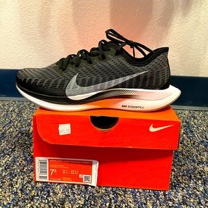 Women’s 7.5 Nike turbo